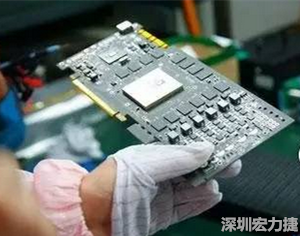 在當前的產(chǎn)業(yè)鏈整合和協(xié)同發(fā)展創(chuàng)新的戰(zhàn)略轉型期，PCB高密度化和PCB新功能化和智能化，輕、薄、細、小的發(fā)展帶來的產(chǎn)品散熱、精密布局、封裝設計等也為上游CCL產(chǎn)業(yè)的創(chuàng)新提出了更為嚴苛的要求。