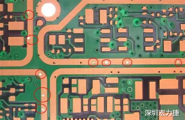 防止PCB過波峰焊時錫從導通孔貫穿元件面造成短路;特別是我們把過孔放在BGA焊盤上時,就必須先做塞孔,再鍍金處理,便于BGA的焊接。