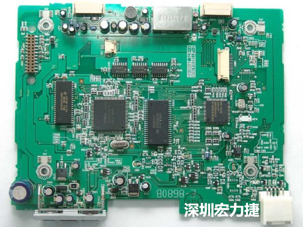 大面積PCB若電子元器件數量多、重量較重，板材強度不夠時容易產生PCB中央部凹陷問題。